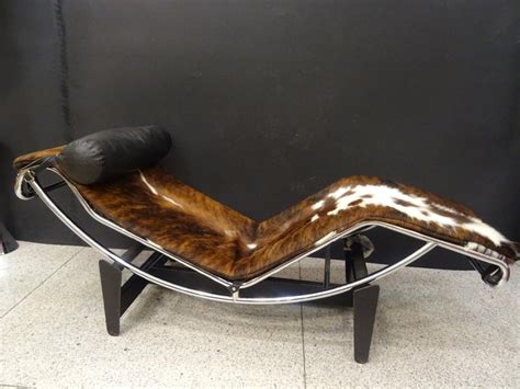 Lc4 Le Corbusier Chaise Longue Cowhide And Chrome Signed At 1stdibs Le Corbusier Chaise