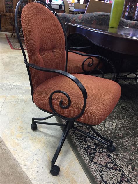 Comfortable Chair Store Design Ideas