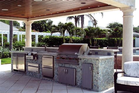 10 Tips For Designing The Ultimate Outdoor Kitchen