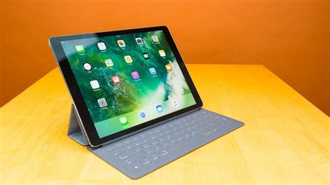 Apple iPad Pro (12.9-Inch, 2017)