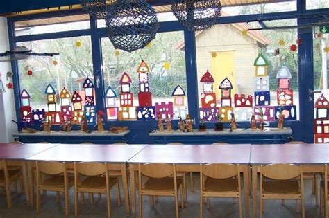 Basteln mit kindern ideen für weihnachten. Make window pictures with kindergarten elementary school | School window decorations, Fall decor ...