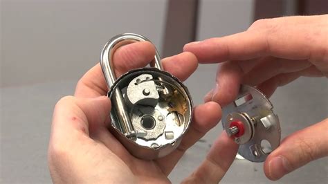 Open A Master Lock Without The Combination In 5 To 7 Attempts Youtube