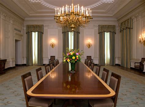 Michelle Obama Unveils Redecorated White House Dining Room—see The Pics