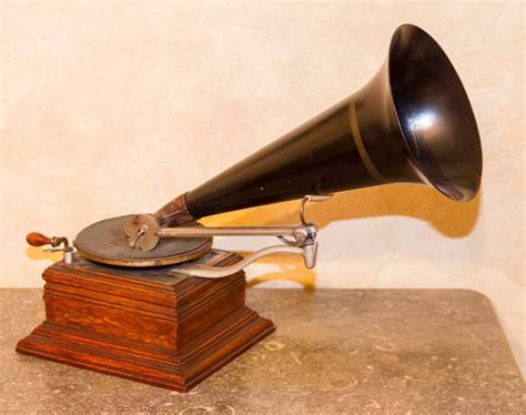 The Zon-o-phone Phonograph.