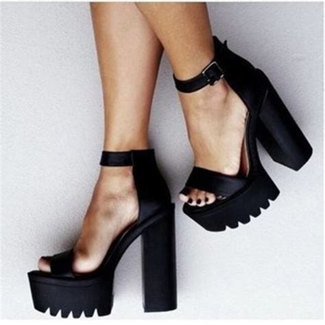 2018 Vogue Ankle Strap Chunky Heel Buckle Strap Black Suede Sandals