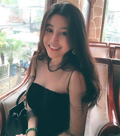 16 Year Old Vietnamese Girl Popular On Internet With Pretty Face And