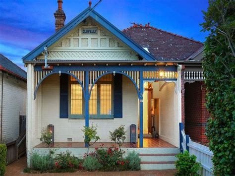 The name refers to the federation of australia on 1 january 1901, when the australian colonies collectively became the commonwealth of australia. Federation cottage facade | Exterior house colors ...