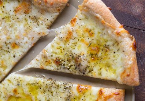 Learn How To Make The Yummiest White Pizza With Just 5 Ingredients