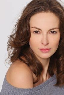 Christine tizzard teaches you how to make raw vegan brownies. Una foto di Christine Tizzard: 333649 - Movieplayer.it