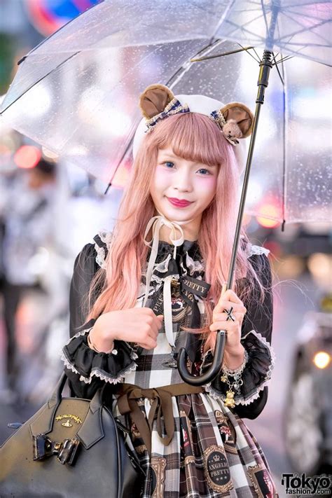 Japanese Lolita Fashion On A Rainy Day In Harajuku W