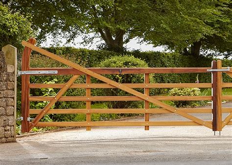 Estate Driveway Gates Rob Goddard Fencing And Agricultural Supplies