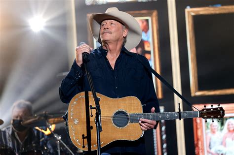 Alan Jackson Belts Out ‘drive And ‘my Baby In 2021 Acm Award