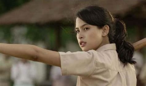 Situs streaming ini di lengkapi dengan berbagai kategori yang menarik. 5 Fakta Ibu Ainun yang Terungkap dalam Film Habibie Ainun ...