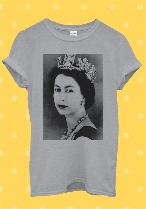 Her Majesty The Queen Elizabeth Ii T Shirt Men Women Unisex Etsy 日本
