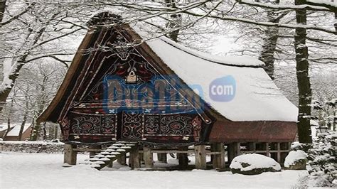 Rumah adat batak yang penuh sejarah!!! Rumah Adat Batak Populer di Jerman - InfoLoh.com