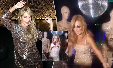 Jo squillo, all'anagrafe giovanna coletti, è apparsa bellissima, raggiante e super impegnata alla mostra del cinema di venezia, quando ha attraversato il red carpet insieme alla giornalista francesca carollo, gessica notaro e vip id=7562″giusy versace/vip oggi deputata. Jo Squillo fa impazzire vip e web in quarantena con il suo ...