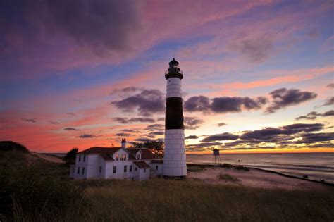 Want to take a Lake Michigan lighthouse tour? New map shows you how - mlive.com
