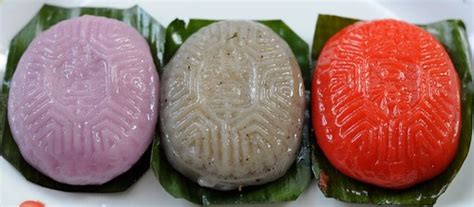 Ang ku kueh is made with natural coloring from beetroot juice and pandan juice. Ji Xiang Confectionery's Ang Ku Kueh at Everton Park ...
