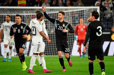 Did that german player just touch that argentinan guy with his pinkie? Argentina earn 2-2 draw vs. Germany, Lucas Alario, Lucas ...
