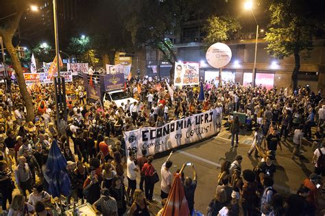 30m Em Mais Um Protesto Contra O Governo Milhares De Pessoas Tomam às Ruas Do Rio Mídia1508