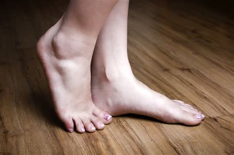 Ankles And Legs Pregnancy Swelling In 8 Weird Places Popsugar
