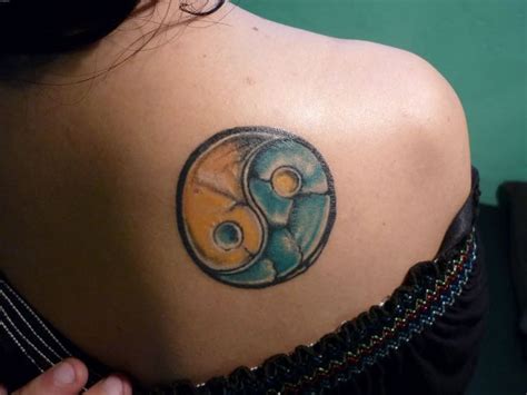 Cool Yin Yang Tattoo On Back Shoulder 1600×1200 Yin Yang