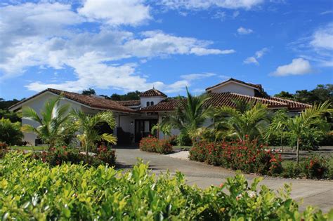 Costa Rica Luxury Rental Homes - Vacations with Pura Vida House