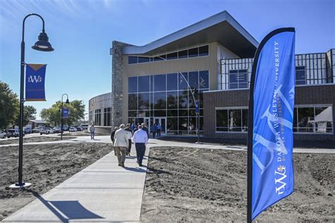 Dwu Plants Seeds For New Business Community Leaders Mitchell