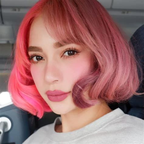 Arci Muñoz S Split Pink Hair Color Will Give You Major Hair Envy Preen Ph