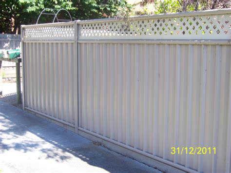 Colorbond Neetascreen Lattice And Plinth Melbourne Fencing