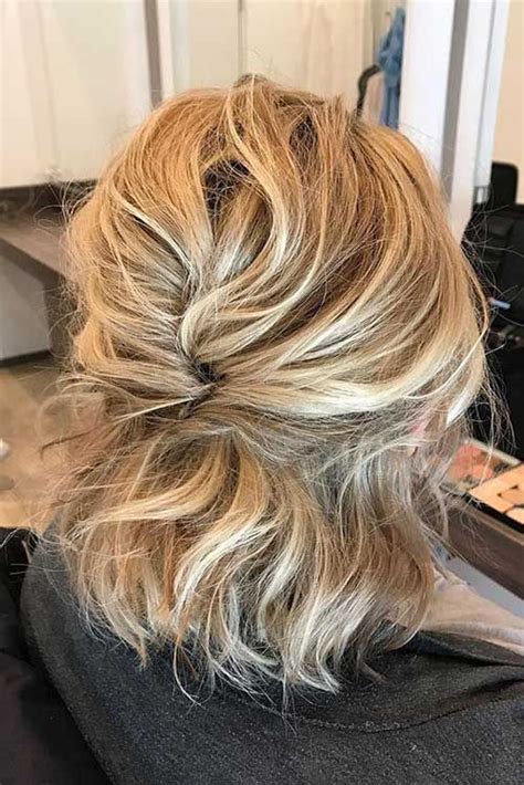 Unique Short Hair Half Up Half Down Bridesmaid Trend This Years Stunning And Glamour Bridal