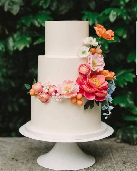 20 Bold Wedding Cakes For Spring Summer Spring Wedding Cake Floral