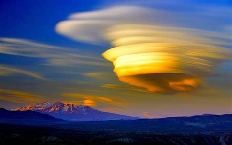 20 Miraculously Awesome Rare Natural Phenomena That Occur On Earth