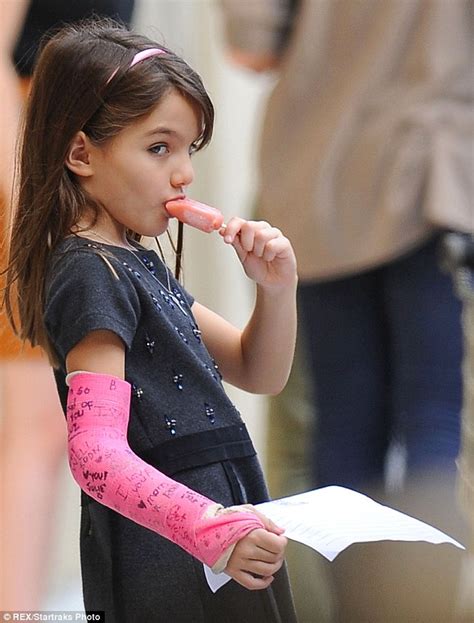 Katie Holmes And Suri Cruise Are Stylish Pair In New York Daily Mail