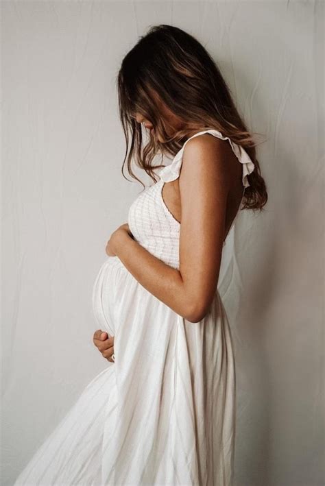 Tips On How To Take Your Maternity Photos At Home If You Can T Do Them