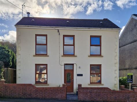3 Bed Detached House For Sale In New Ceidrim Road Garnant Ammanford