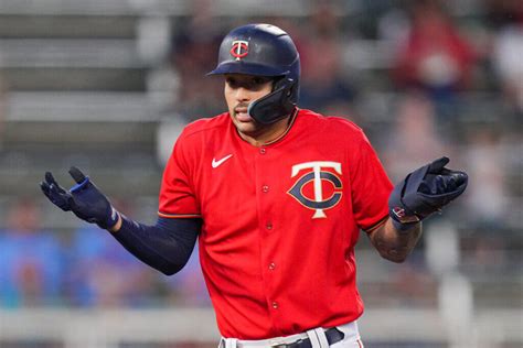 Twins Make Pitch To Carlos Correa Over Dinner Target Catcher Christian