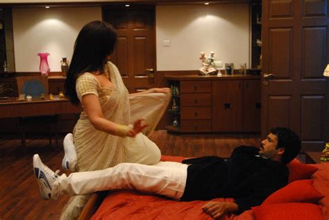 Aarthi Agarval Hot Bed Room Scene Pictures Telugu Hot Wallpapers Actress Images Hollywood
