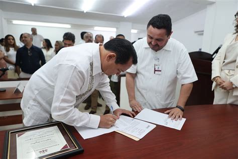 Joaquín Díaz Mena recibe Constancia como Gobernador Electo en Yucatán