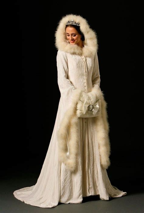 47 Popular Bridal Coats Ideas For Winter Weddings Winter Wedding