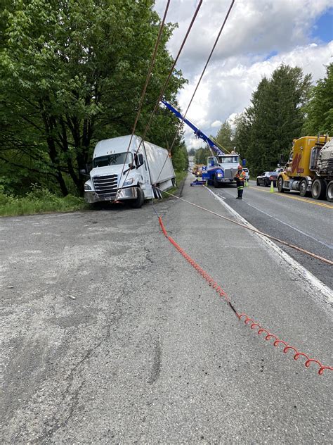 Tipper in the Ditch: Semi-Truck Recovery