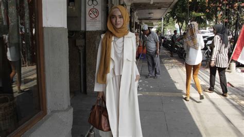 Hijab Fashion Is So Popular In Indonesia Non Muslim Designers Are