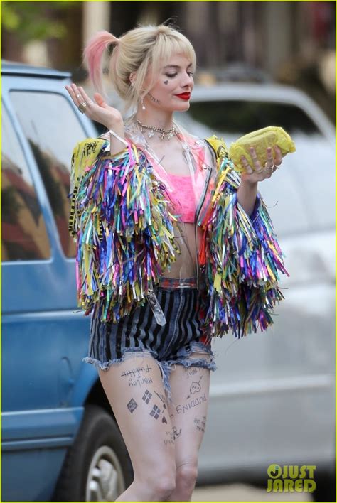 Despite rumors that it's been cancelled, the joker and harley quinn movie is very much alive at warner bros. Margot Robbie as Harley Quinn in 'Birds of Prey' - First ...