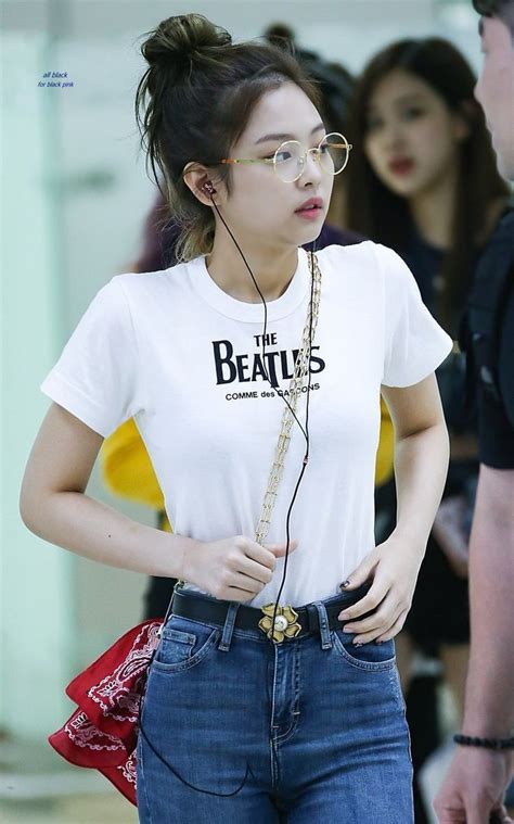 Could she get anymore cute? Pin by 🍑MGT🍑 JM🐥 on jennie BP in 2020 | Blackpink fashion ...