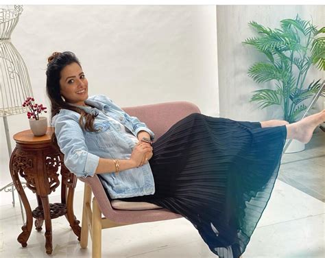 Photos Mom To Be Anita Hassanandanis Maternity Fashion Is Right On Point And These Outfits
