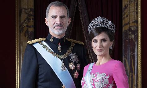 Los Reyes Felipe Y Letizia Nuevos Retratos Oficiales De Gala