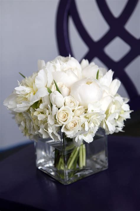 2030 White Flower Arrangement In Vase