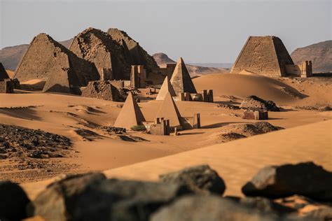 Las Tumbas Perdidas De Nubia Así Son Las Desconocidas 250 Pirámides De