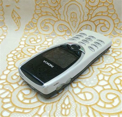 The handset measures 123.8 × 50.5 × 22.5 mm and features customisable fascias which clip on. Jual NOKIA 8210 SILVER di lapak Bakoel jadoel apqu