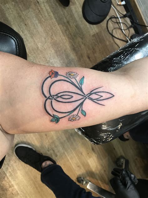 No matter the occasion, 1800flowers® has the perfect flowers & gifts for you! Motherhood knot with flowers and ivy to represent the kids ...